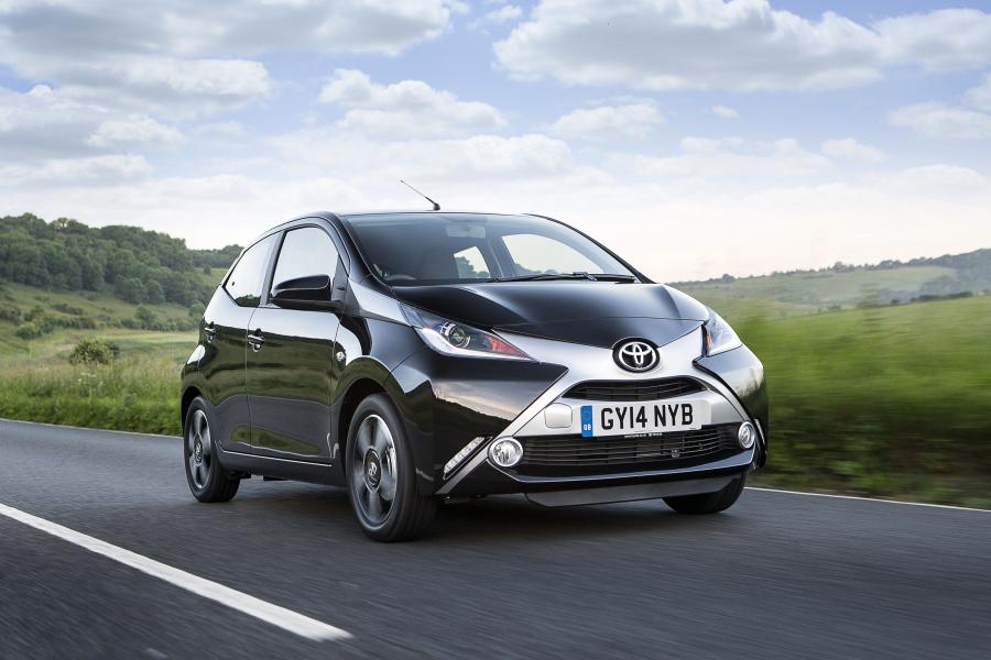  Toyota Aygo x-clusiv 5-Door 2014 года  (UK) (фото 2 из 15)